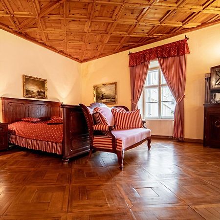 Penzion Cosmopolitan Ii. Banská Štiavnica Rum bild