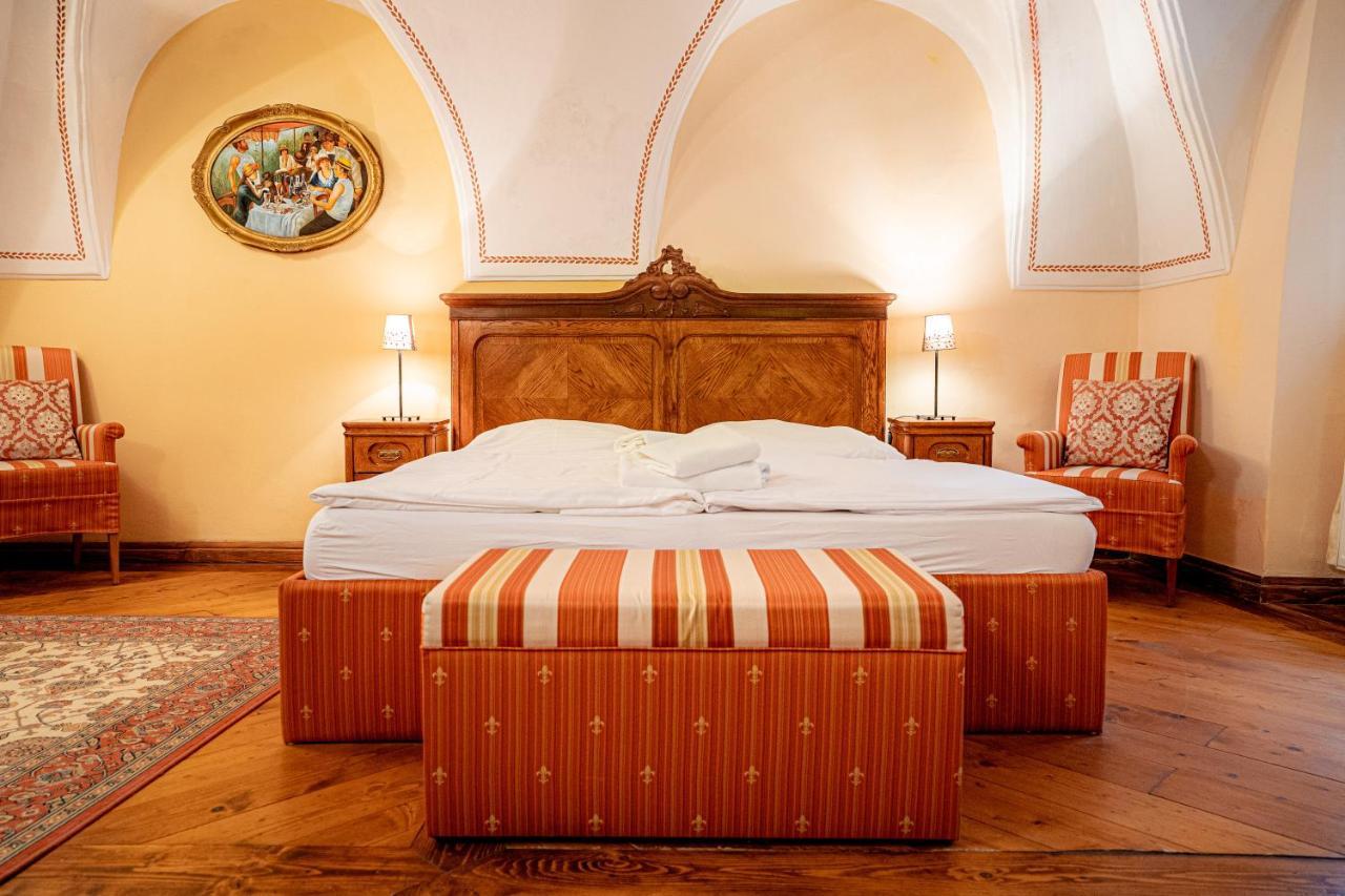 Penzion Cosmopolitan Ii. Banská Štiavnica Rum bild