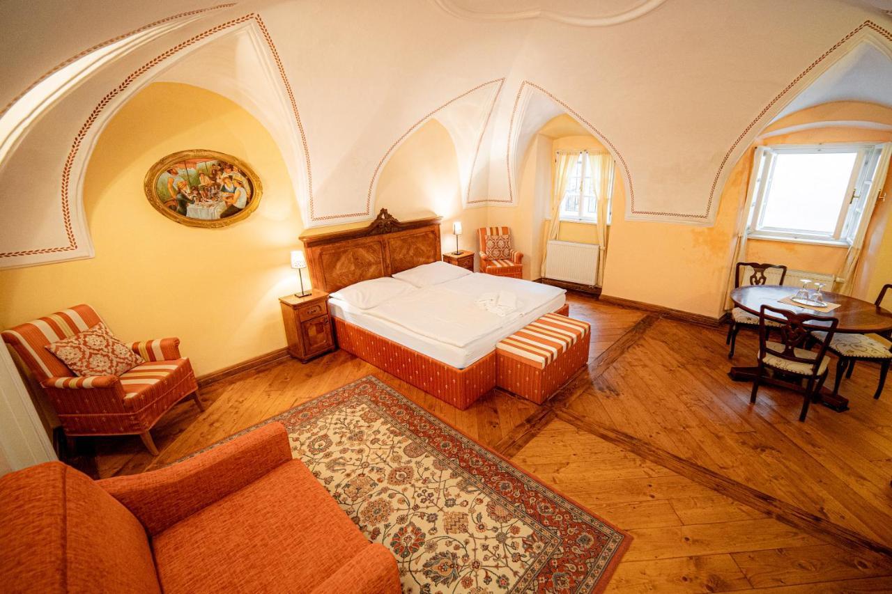 Penzion Cosmopolitan Ii. Banská Štiavnica Exteriör bild