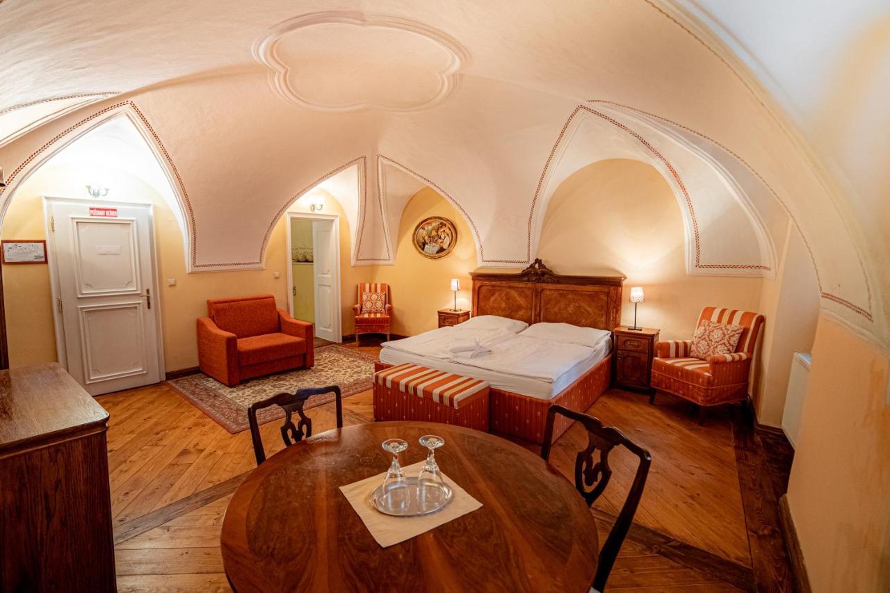 Penzion Cosmopolitan Ii. Banská Štiavnica Exteriör bild