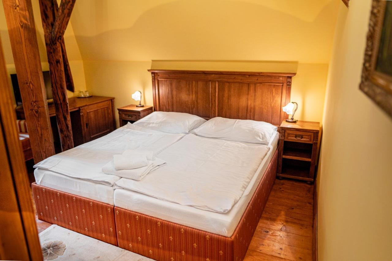 Penzion Cosmopolitan Ii. Banská Štiavnica Rum bild