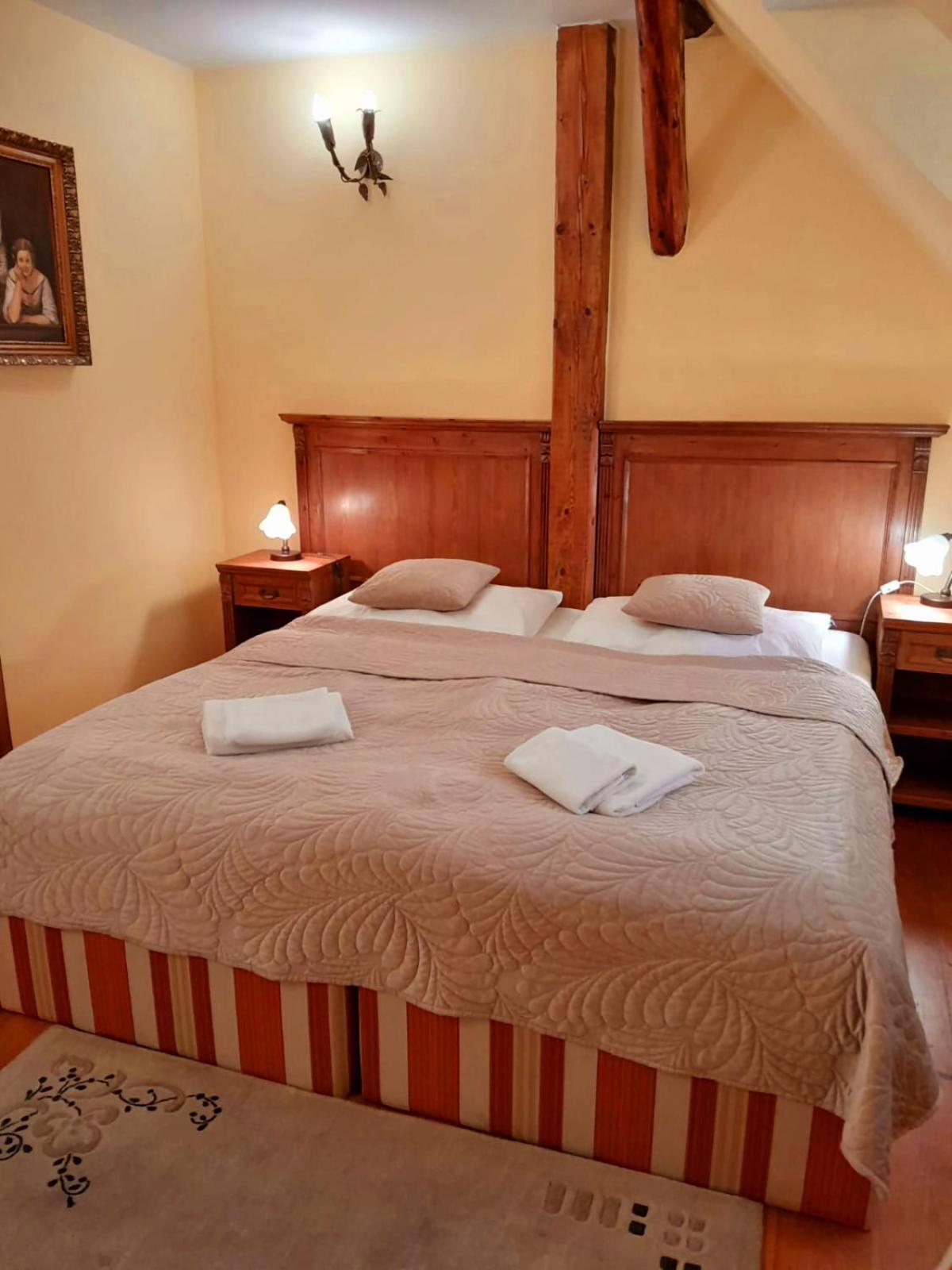 Penzion Cosmopolitan Ii. Banská Štiavnica Exteriör bild