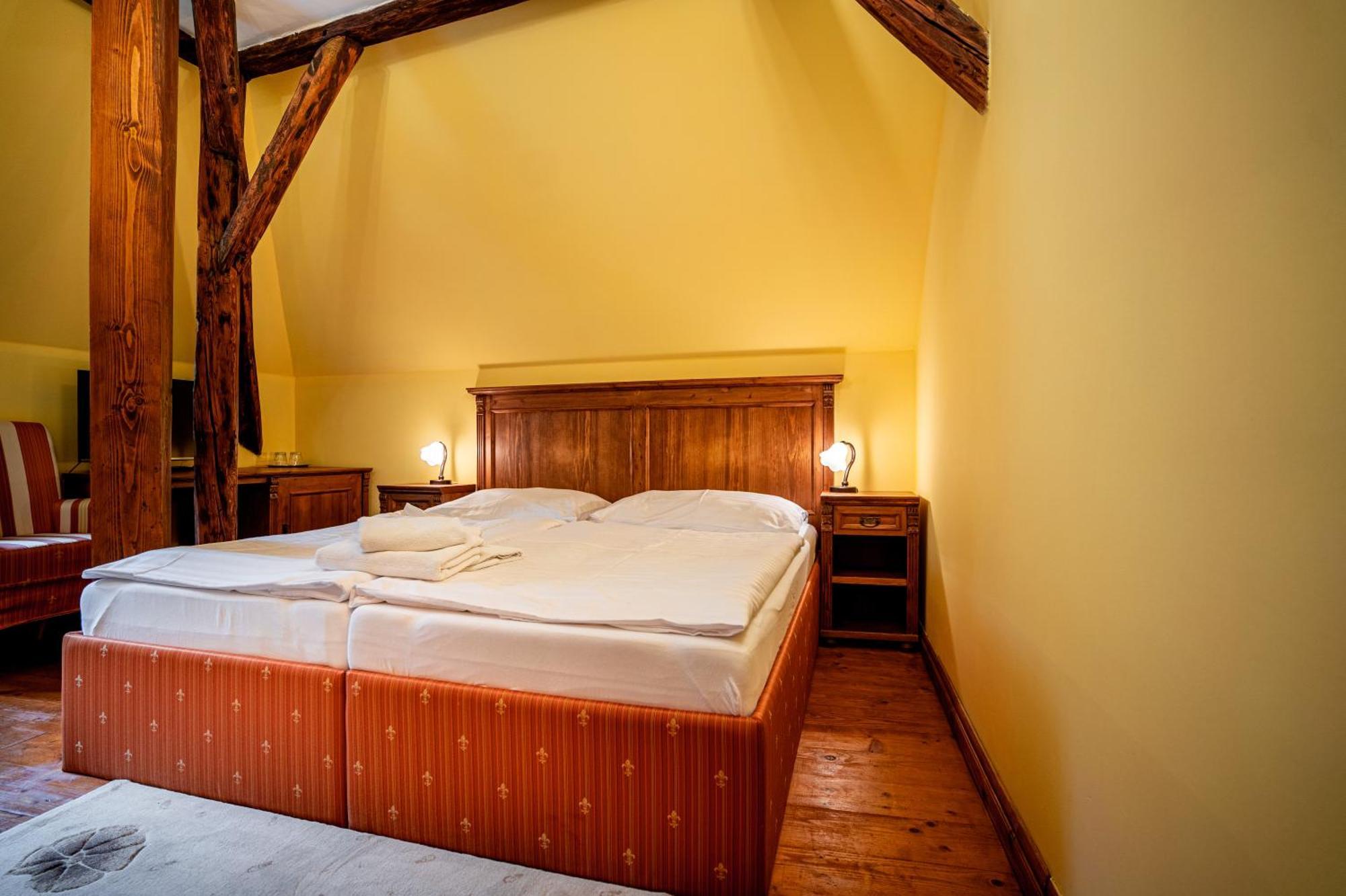 Penzion Cosmopolitan Ii. Banská Štiavnica Rum bild
