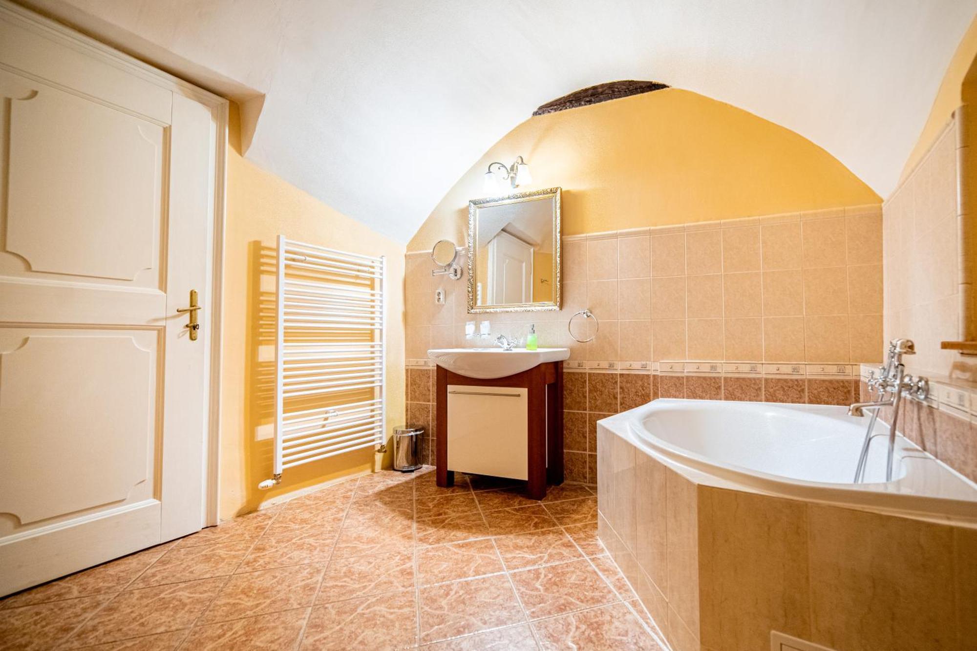 Penzion Cosmopolitan Ii. Banská Štiavnica Rum bild