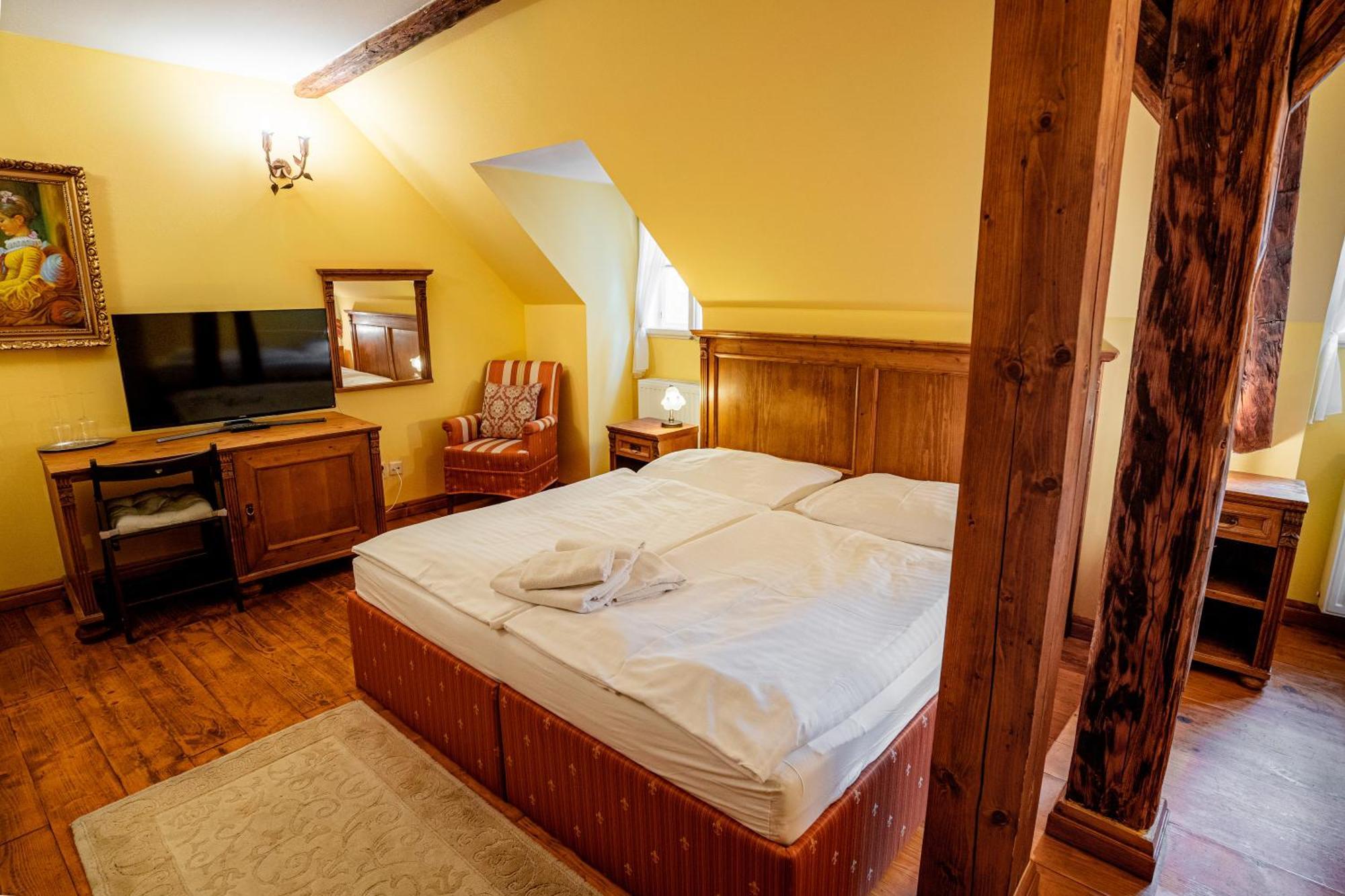 Penzion Cosmopolitan Ii. Banská Štiavnica Rum bild