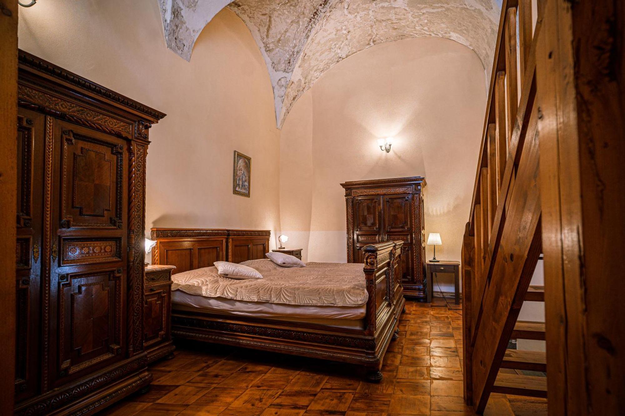 Penzion Cosmopolitan Ii. Banská Štiavnica Rum bild