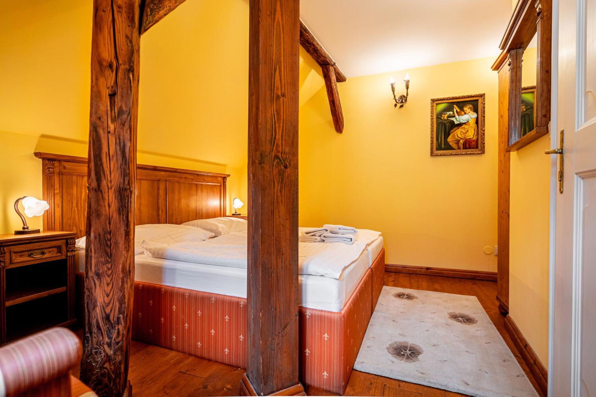 Penzion Cosmopolitan Ii. Banská Štiavnica Rum bild