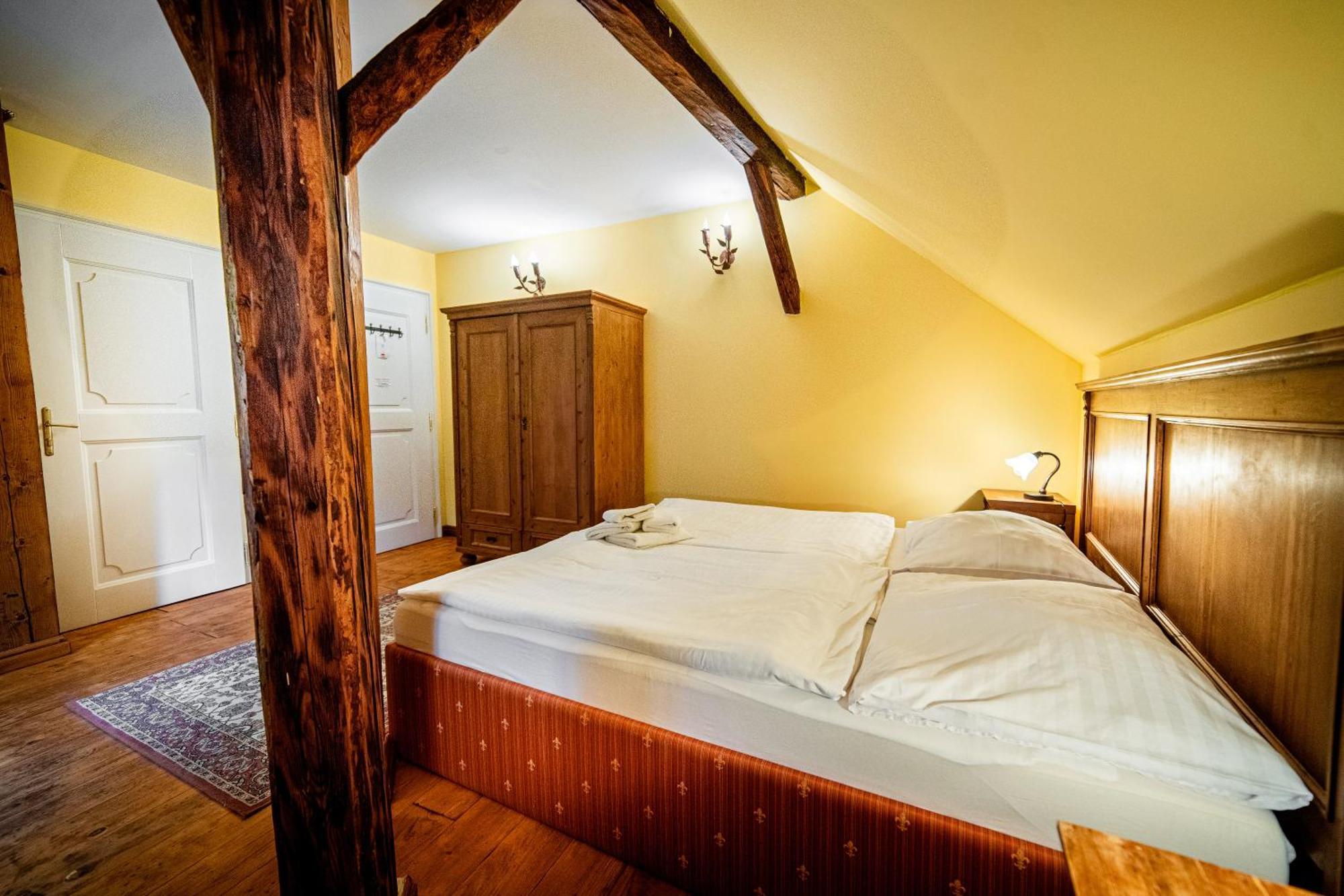 Penzion Cosmopolitan Ii. Banská Štiavnica Rum bild