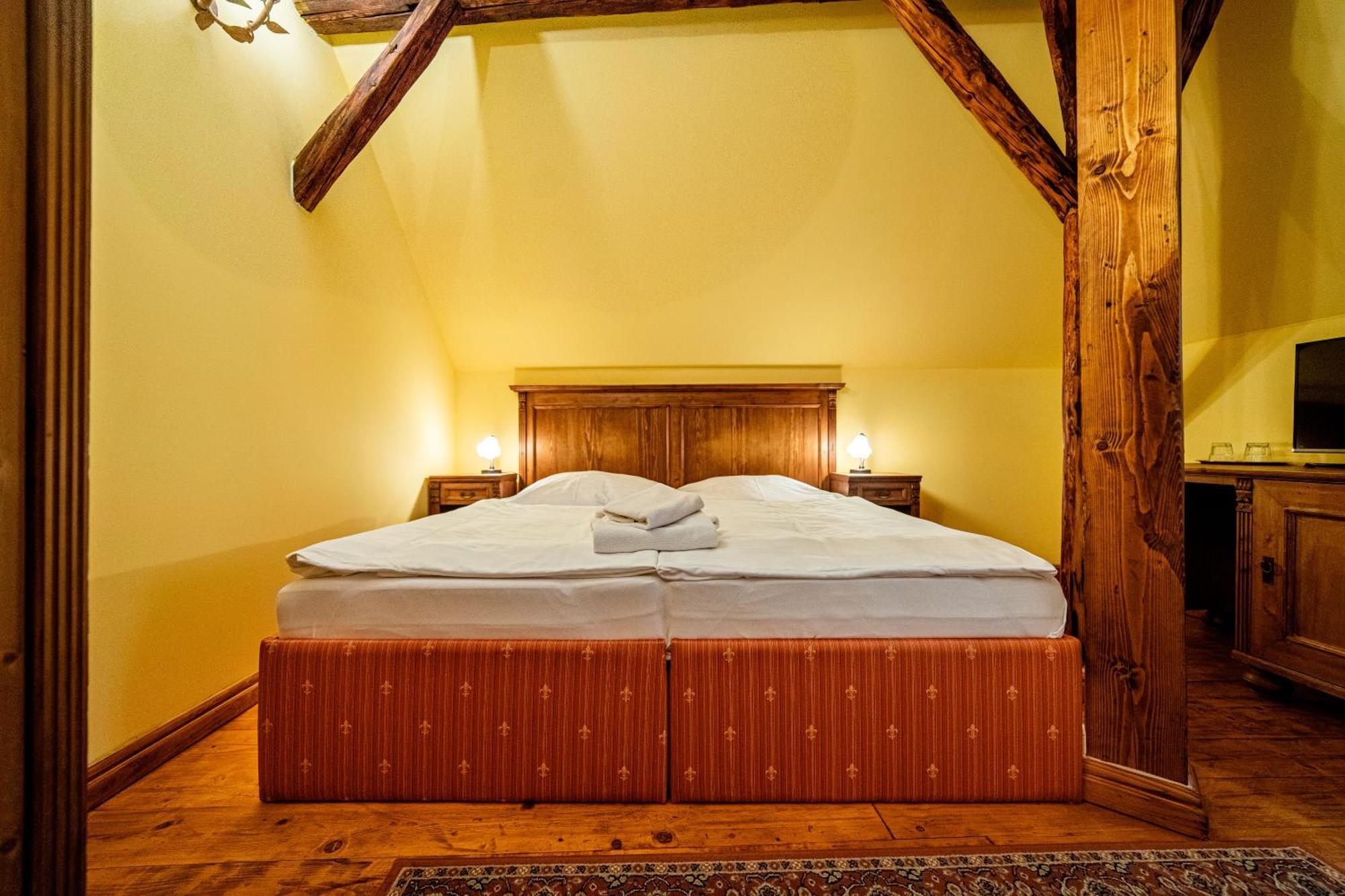 Penzion Cosmopolitan Ii. Banská Štiavnica Rum bild