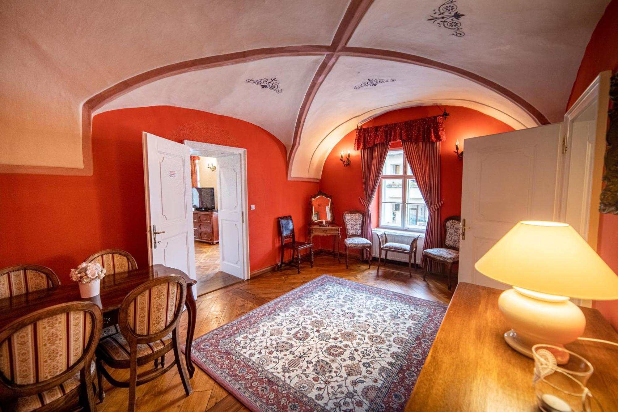 Penzion Cosmopolitan Ii. Banská Štiavnica Rum bild