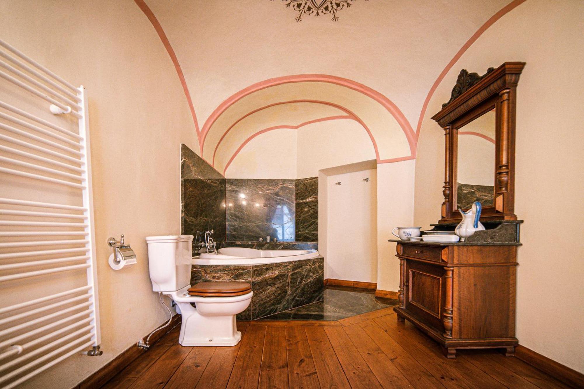 Penzion Cosmopolitan Ii. Banská Štiavnica Rum bild