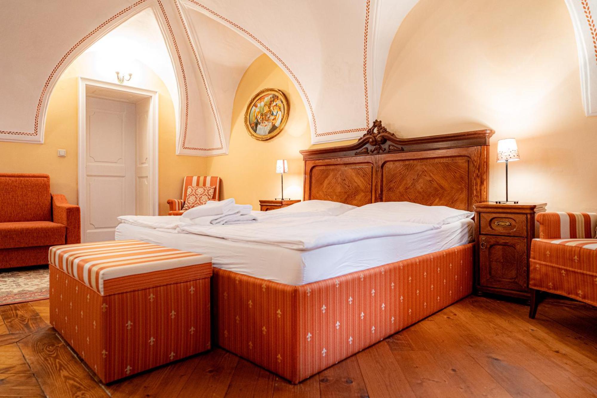 Penzion Cosmopolitan Ii. Banská Štiavnica Rum bild